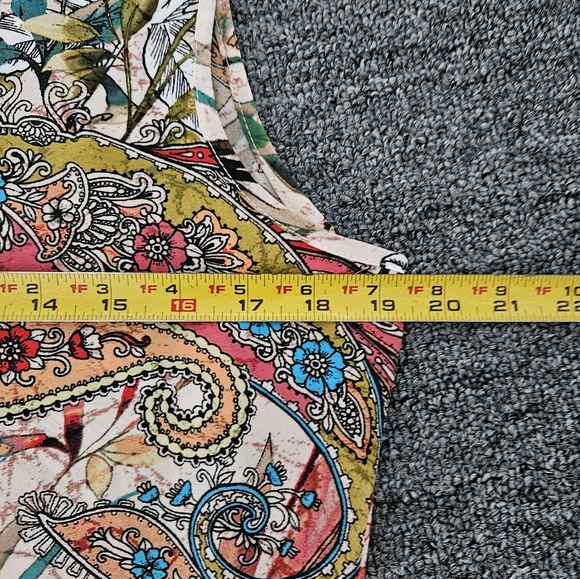 Sleeveless tunic. Hi-low hemline. Flat friendly! - Picture 7 of 7